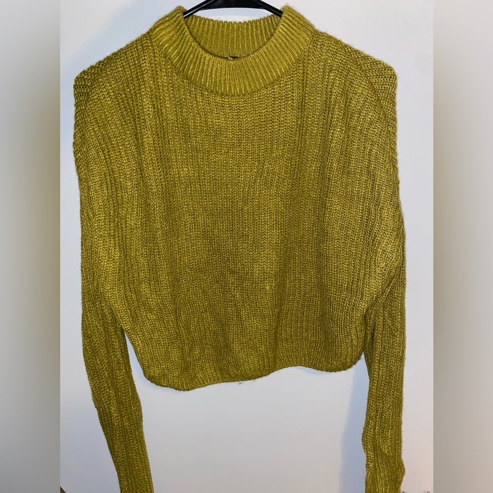 Green H&M cropped high-neck sweater